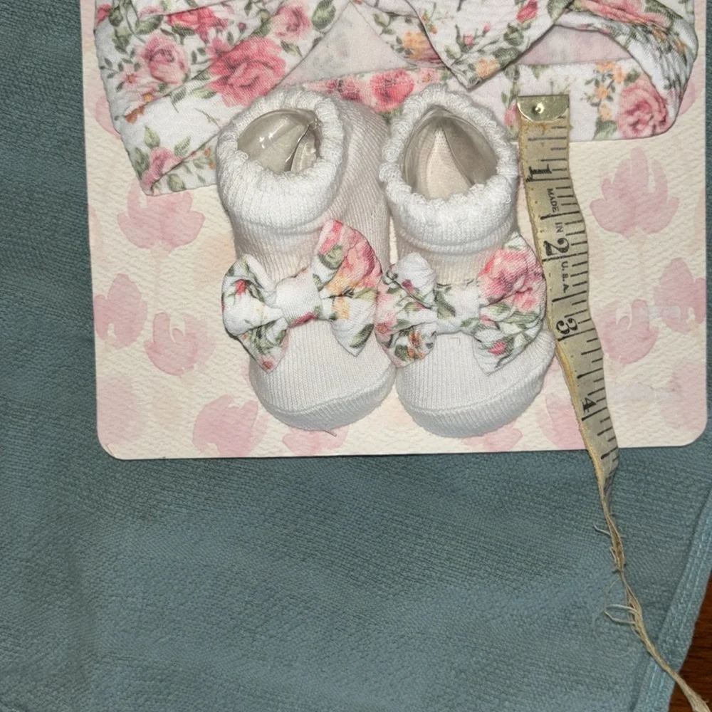 Ava Olivia Danbar Global newborn hat bow with matching booties for baby girl